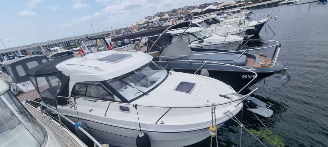 2021 MODEL BENETEAU ANTARES 8